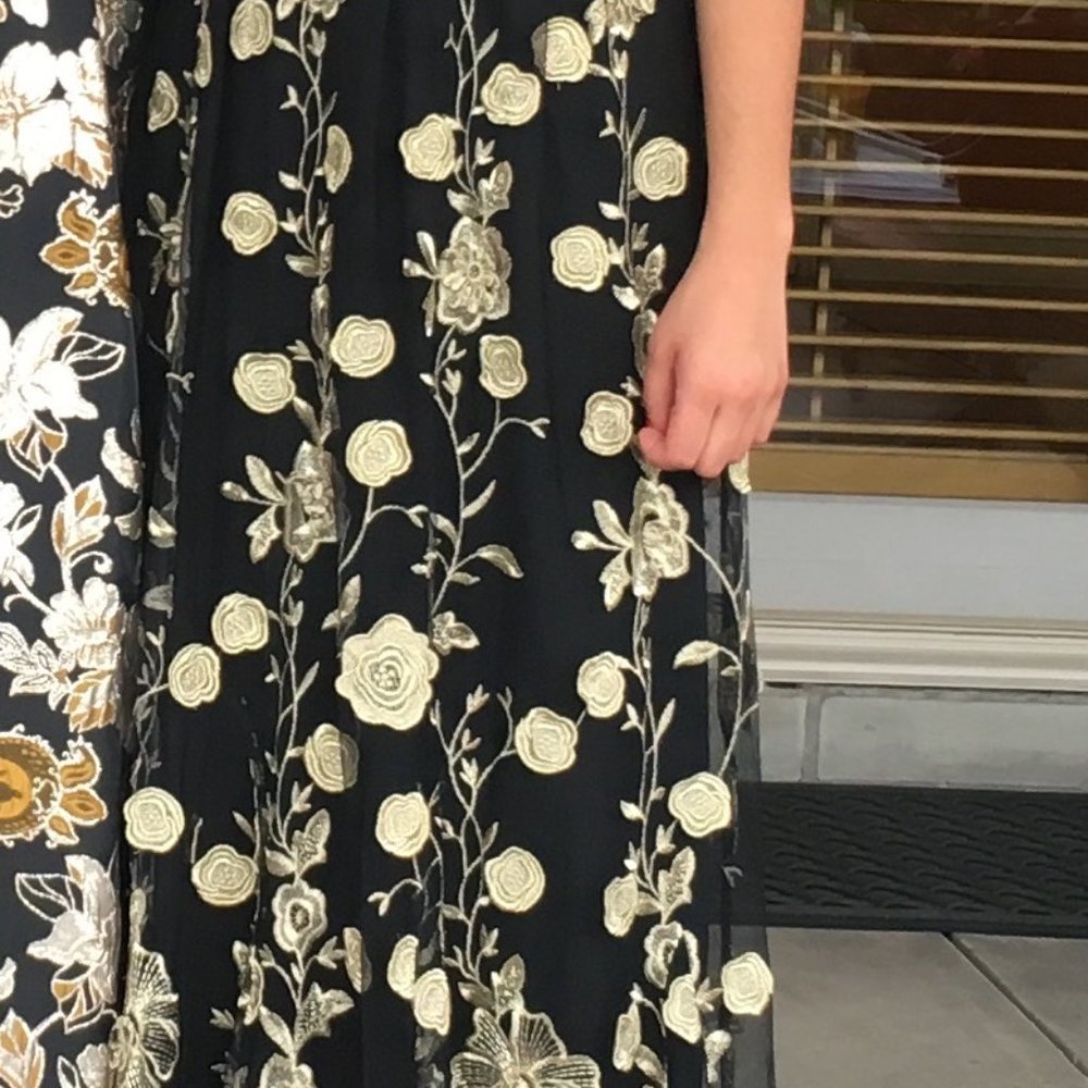 Alice + Olivia Black and Gold Aaliyah Embroidered Gown Formal Dress - Picture 3 of 6